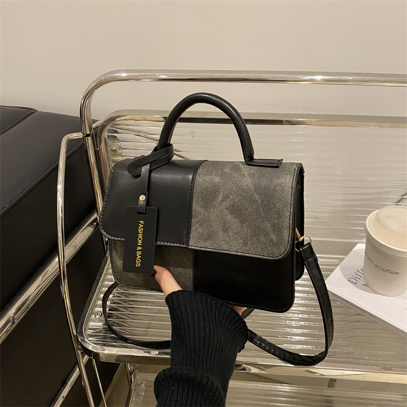Niche Design Portable Small Bag Women's Winter New Fashionable Commuter Small Square Bag High Beauty Shoulder Bag - Image 2