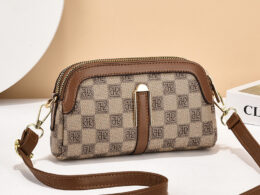 Women's Bag 2025 New Korean Style Versatile Shoulder Crossbody Bag High-End Hand-Carrying Mini Small Square Bag Fashion Bag for Women