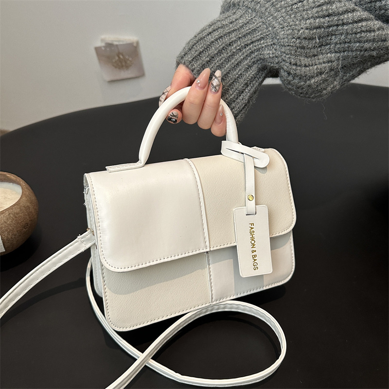 Niche Design Portable Small Bag Women's Winter New Fashionable Commuter Small Square Bag High Beauty Shoulder Bag - Image 3