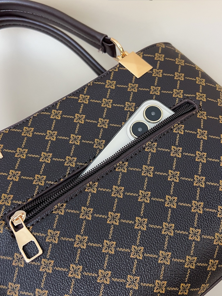 Elegant Middle-Aged Mother's Bag, Women's Handbag, Large Capacity for Commuting, 2026 New Fashion Versatile Crossbody Tote Bag - Image 4