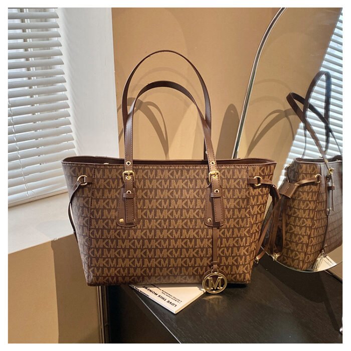 O1CN01MRTVeI2JGxwJ4vWw1_2215494179395-0-cib.jpg Cross-Border High-End Retro Printed Letter Shoulder Tote Bag – Large Capacity Women's Bag - Image 1
