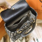 Women's Accessible Luxury Jacquard Crossbody Bag – Princess Diana Style, Single-Shoulder Armpit, High-Quality Texture – Trendy - Image 4
