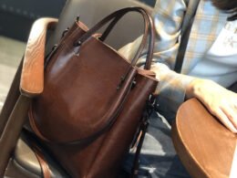Foreign Trade Large Retro Tote Bag Genuine Leather– Versatile Large Capacity Shoulder Handbag for Women, Ideal for Commuting