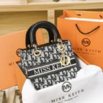 Women's Accessible Luxury Jacquard Crossbody Bag – Princess Diana Style, Single-Shoulder Armpit, High-Quality Texture – Trendy